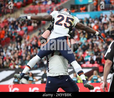 Londres, Royaume-Uni. 30th octobre 2022. Denver Broncos course de retour Melvin Gordon III célèbre un match contre les jaguars de Jacksonville dans le match de la NFL International Series à Wembley à Londres, dimanche, 30 octobre 2022. Broncos a gagné le match 21-17. Photo de Hugo Philpott/UPI crédit: UPI/Alay Live News Banque D'Images