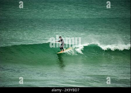 Surf à Peniche, Portugal Banque D'Images