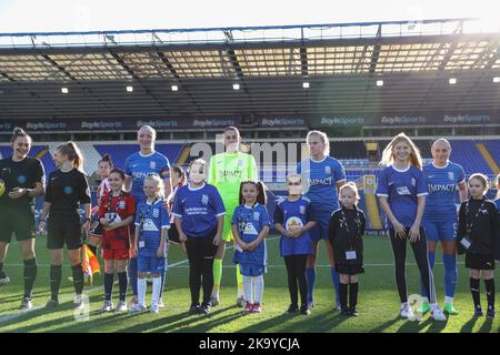 Birmingham, Royaume-Uni. 30th octobre 2022. Mascots en avance sur le match de championnat féminin FA Birmingham City Women vs Sheffield United Women at St Andrews, Birmingham, Royaume-Uni, 30th octobre 2022 (photo de Simon Bissett/News Images) Credit: News Images LTD/Alay Live News Banque D'Images