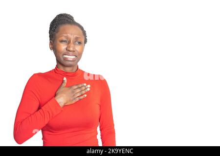 Femme africaine touchant la poitrine avec ses mains. Arrière-plan blanc isolé Banque D'Images