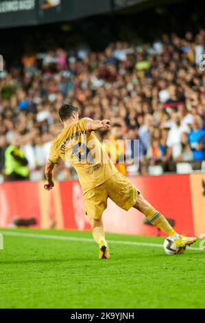 Valence, Espagne. 29th octobre 2022. Robert Lewandowski, avant de Barcelone vu en action pendant le match de la Liga Santander 2022/2023 tour 36 entre Valencia CF et FC Barcelone au stade Mestalla. Heure finale; Valencia CF 0:1 FC Barcelone. Crédit : SOPA Images Limited/Alamy Live News Banque D'Images