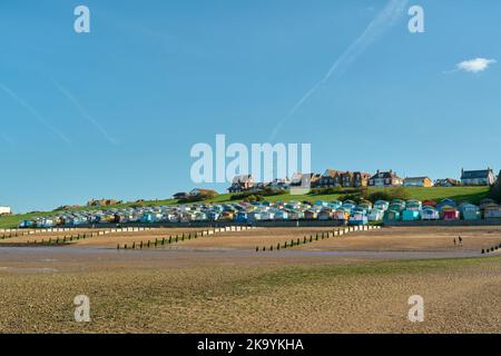 Whitstable, Kent, Royaume-Uni - 6 octobre 2022 - cabanes de plage de la baie de Tankerton Banque D'Images