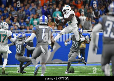 DETROIT, MI - OCTOBRE 30:Miami Dolphins Wide Receiver (10) Tireek Hill dans les airs pour attraper un col pendant le match entre les dauphins de Miami et les Lions de Détroit sur 30 octobre 2022 à Detroit, MI (photo d'Allan Dranberg/CSM) crédit: CAL Sport Media/Alay Live News Banque D'Images