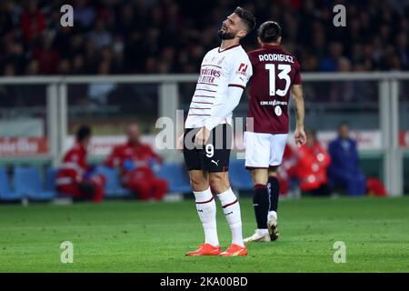 Turin, Italie. 30th octobre 2022. Olivier Giroud de l'AC Milan semble abattu pendant la série Un match entre Torino FC et AC Milan au Stadio Olimpico sur 30 octobre 2022 à Turin, Italie . Credit: Marco Canoniero / Alamy Live News Banque D'Images