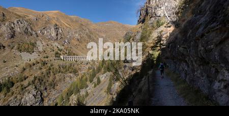 Barrage de Gleno dans les alpes italiennes Banque D'Images