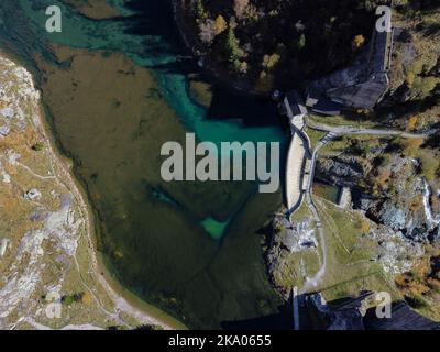 Barrage de Gleno dans les alpes italiennes Banque D'Images