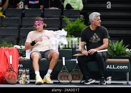Paris, France. 30th octobre 2022. Apostolos Tsitsipas, père et entraîneur de Stefanos Tsitsipas pendant les Masters Rolex Paris, tournoi ATP Masters 1000, sur 30 octobre 2022 à l'Arena Accor à Paris, France. Photo de Victor Joly/ABACAPRESS.COM crédit: Victor Joly/Alay Live News Banque D'Images