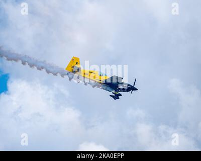 Sanford, Floride, États-Unis. 30th octobre 2022. Michael Goulian se produit lors du salon de l'air et de l'espace d'Orlando à l'aéroport international Orlando Sanford, en Floride. Roméo T Guzman/CSM/Alamy Live News Banque D'Images