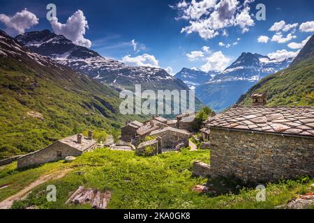 L Ecot, petit hameau médiéval de Bonneval sur Arc en haute Savoie, alpes françaises Banque D'Images