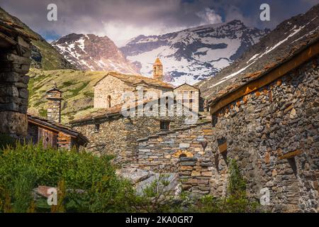 L Ecot, petit hameau médiéval de Bonneval sur Arc en haute Savoie, alpes françaises Banque D'Images