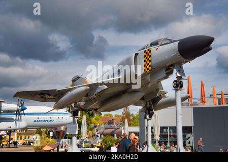 SPEYER, ALLEMAGNE - OCTOBRE 2022 : McDonnell Douglas F-4 Phantom II 2 1958 american tandem intercepteur de jet supersonique à longue portée et deux places a, à deux moteurs Banque D'Images