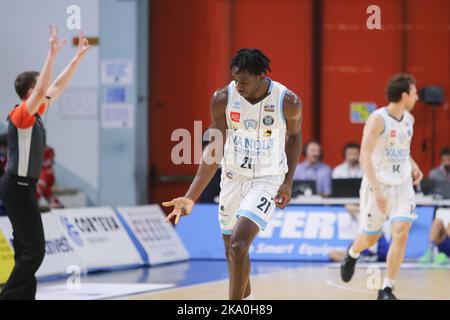PalaRadi, Crémone, Italie, 30 octobre 2022, Joseph Mobio (Vanoli Cremona) pendant le Vanoli basket Cremona vs Kiengia Rieti - Championnat italien de basket-ball série A2 hommes Banque D'Images