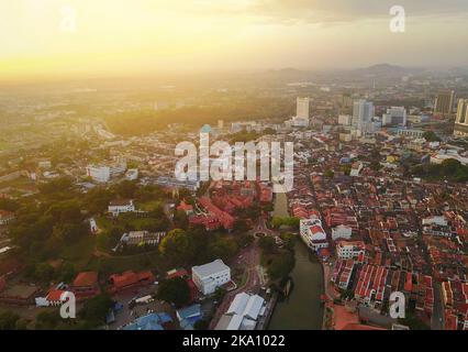 Vue aérienne de la ville de Malacca au lever du soleil Banque D'Images