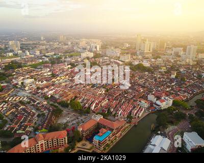 Vue aérienne de la ville de Malacca au lever du soleil Banque D'Images