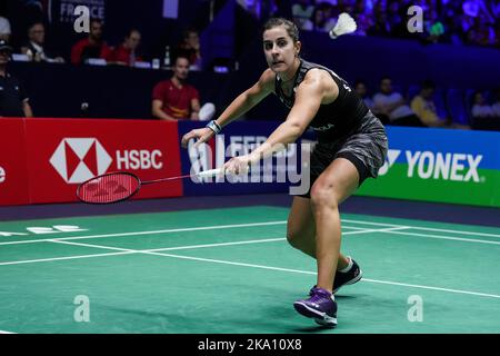 Paris, France. 30th octobre 2022. Carolina Marin d'Espagne fait un retour lors de la finale féminine de singles contre He Bingjiao de Chine au tournoi de badminton de l'Open de France 2022 à Paris, France, le 30 octobre 2022. Credit: Tang Shi/Xinhua/Alay Live News Banque D'Images