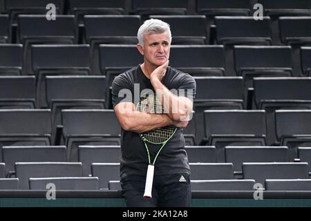 Apostolos Tsitsipas, père et entraîneur de Stefanos Tsitsipas pendant les Masters Rolex Paris, tournoi ATP Masters 1000, sur 30 octobre 2022 à l'Arena Accor à Paris, France. Photo de Victor Joly/ABACAPRESS.COM Banque D'Images