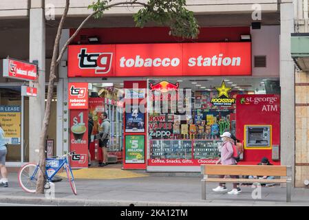 Un magasin TSG Tobacco Station dans le centre de Sydney, en Australie, qui vend également des vapes Banque D'Images