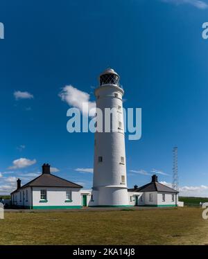 Vue sur le phare de Nash point dans le sud du pays de Galles Banque D'Images