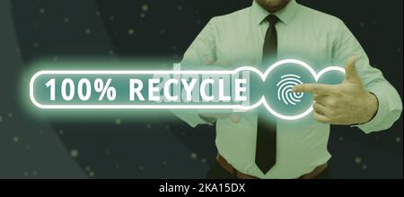 Légende conceptuelle 100 % recyclage. Ensemble d'approche commerciale biodégradable, sans BPA et recyclable compostable Homme avec tablette pointant sur Un Banque D'Images