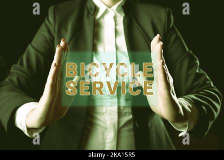 Légende du texte présentant le service de vélo. Concept Internet créant un nom qui identifie et différencie un produit Businesswoman dans la tenue de costume Banque D'Images