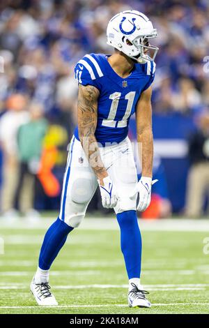 30 octobre 2022: Michael Pittman Jr. (11), grand receveur des miles d'Indianapolis, lors du match de la NFL contre les Washington Commanders à Indianapolis, Indiana. John Mersiits/CSM. Banque D'Images