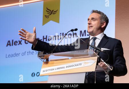 Photo du dossier datée du 29/10/22 du leader libéral démocrate écossais Alex Cole-Hamilton qui a dit qu'il était très confiant dans des « gains significatifs » lors des prochaines élections de Westminster et Holyrood. M. Cole-Hamilton a déclaré samedi aux délégués à la conférence du parti à Hamilton qu'il avait l'intention de voir au moins 150 conseillers de Lib DEM élus en 2027, mais il n'a pas fixé d'objectif pour les sondages en Écosse ou au Royaume-Uni avant cela. Date de publication : lundi 31 octobre 2022. Banque D'Images