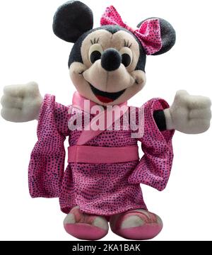 Rome, Italie 27 octobre 2022: Rome, Italie 27 octobre 2022: Minnie souris peluche jouet encore la vie avec le costume japonais et la posture amicale situé sur wh Banque D'Images