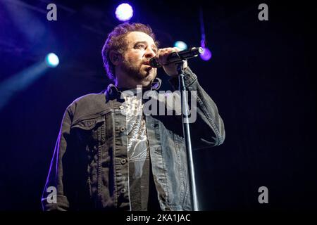 Oslo, Norvège. 27th, octobre 2022. Le groupe de rock américain Counting Crows joue un concert au Sentrum Scene d'Oslo. Ici, le chanteur Adam Duritz est vu en direct sur scène. (Crédit photo: Gonzales photo - Terje Dokken). Banque D'Images