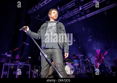 Oslo, Norvège. 27th, octobre 2022. Le groupe de rock américain Counting Crows joue un concert au Sentrum Scene d'Oslo. Ici, le chanteur Adam Duritz est vu en direct sur scène. (Crédit photo: Gonzales photo - Terje Dokken). Banque D'Images