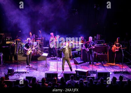 Oslo, Norvège. 27th, octobre 2022. Le groupe de rock américain Counting Crows joue un concert au Sentrum Scene d'Oslo. Ici, le chanteur Adam Duritz est vu en direct sur scène. (Crédit photo: Gonzales photo - Terje Dokken). Banque D'Images