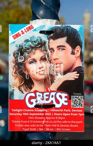 Affiche publicitaire projection cinématographique locale du film Grease, Devozes, Wiltshire, Angleterre, Royaume-Uni Banque D'Images