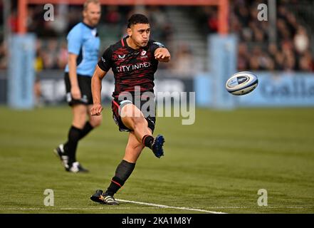 Barnett, Royaume-Uni. 30th octobre 2022. Rugby, premier ministre. Saracens V sale Sharks. Stade Stone X. Barnett. Manu Vunipola (Saracens) donne son coup de pied lors du match de rugby Saracens V sale Sharks Gallagher Premiership. Credit: Sport en images/Alamy Live News Banque D'Images