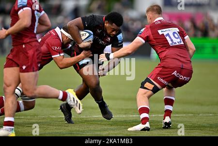 Barnett, Royaume-Uni. 30th octobre 2022. Rugby, premier ministre. Saracens V sale Sharks. Stade Stone X. Barnett. Eroni Mawi (Saracens) est attaqué pendant le match de rugby Saracens V sale Sharks Gallagher Premiership. Credit: Sport en images/Alamy Live News Banque D'Images