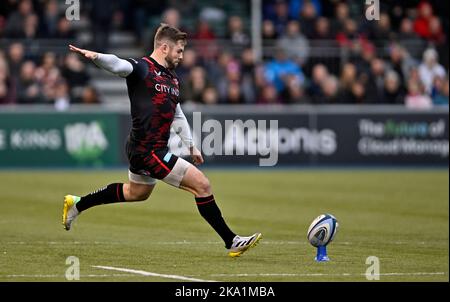 Barnett, Royaume-Uni. 30th octobre 2022. Rugby, premier ministre. Saracens V sale Sharks. Stade Stone X. Barnett. Elliot Daly (Saracens) prend la main lors du match de rugby Saracens V sale Sharks Gallagher Premiership. Credit: Sport en images/Alamy Live News Banque D'Images