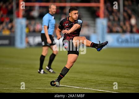 Barnett, Royaume-Uni. 30th octobre 2022. Rugby, premier ministre. Saracens V sale Sharks. Stade Stone X. Barnett. Manu Vunipola (Saracens) donne son coup de pied lors du match de rugby Saracens V sale Sharks Gallagher Premiership. Credit: Sport en images/Alamy Live News Banque D'Images