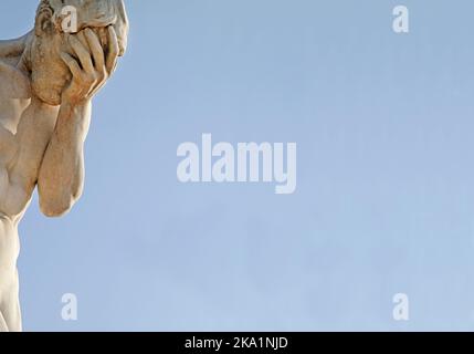 Facepalm - une statue avec sa tête à la main Banque D'Images