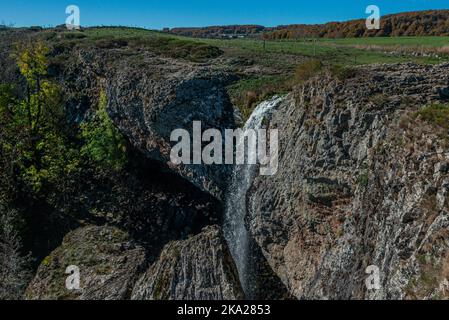 Le Deroc Cascade près de Nasbinals, dans la région de l'Aubrac, Occitanie, France Banque D'Images