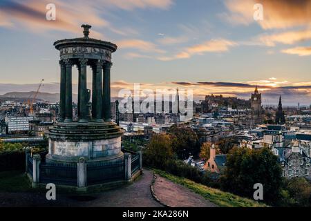 Monument Dugald Stewart à Calton Hill (Édimbourg, Écosse) au coucher du soleil Banque D'Images