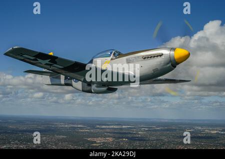 Un portrait aérien d'une Mustang P51D nord-américaine en vol Banque D'Images