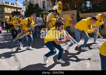 The Seui in Street Band se exécutant en Isilili Banque D'Images