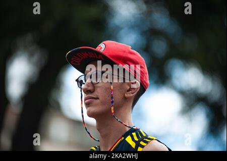 Les fans colombiens se rassemblent et réagissent à travers Bogota, Colombie pour assister à la finale entre la Colombie et l'Espagne pour la coupe du monde des femmes U-17, sur 30 octobre, 2 Banque D'Images