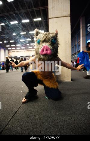 Un cojoueur pose pour une photo lors de l'édition 2022 du SOFA (salon del Ocio y la Fantasia) à Bogota, Colombie, par 14 octobre à 18. Banque D'Images