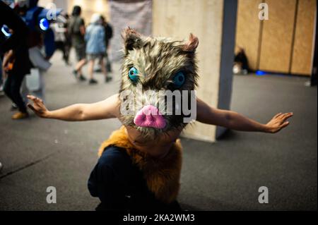 Un cojoueur pose pour une photo lors de l'édition 2022 du SOFA (salon del Ocio y la Fantasia) à Bogota, Colombie, par 14 octobre à 18. Banque D'Images