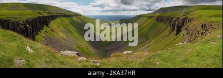 Panorama de High Cup Nick of Chasm, Eden Valley, North Pennines, Cumbria Banque D'Images