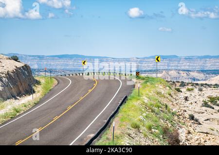 Vue panoramique sur les formations du canyon Cliff butte mesa sur la route panoramique 12 à proximité du Grand Staircase Escalante National Monument dans l'Utah en été Banque D'Images