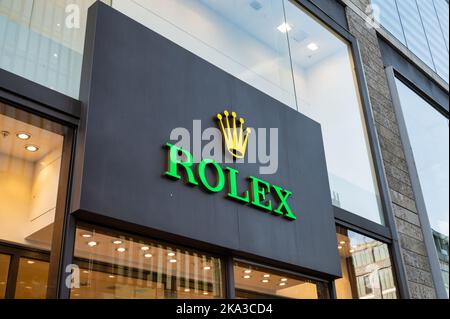 Liverpool, Royaume-Uni - 7 septembre 2022 : le panneau pour le magasin Rolex à Liverpool en Angleterre Banque D'Images