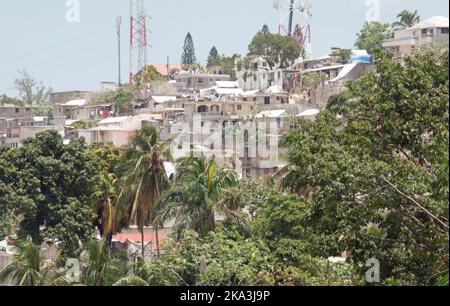 Quartier populaire, Port-au-Prince, Haïti. Port-au-Prince compte environ 2 millions d'habitants, dont beaucoup vivent dans des zones pauvres et certains n'ont pas de logement Banque D'Images