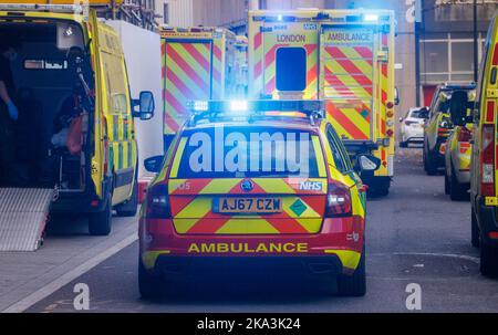 Londres, Royaume-Uni. 31st octobre 2022. Le NHS subit de fortes pressions à l'approche de l'hiver. Le NHS subit certaines des pressions les plus sévères depuis ses 70 ans d'histoire. La pandémie COVID-19 n'est que la partie visible de l'iceberg - les services de santé ont dû faire face à des années de planification inadéquate et de sous-ressources chroniques. Il y a de graves pénuries de personnel et le moral est faible. Les travailleurs du NHS sont en train d'être gonflés pour des actions de grève. Crédit : Karl Black/Alay Live News Banque D'Images