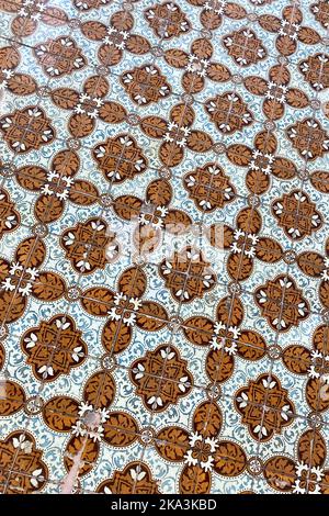 Carrelage traditionnel portugais azulejo sur le bâtiment à Lisbonne, Portugal Banque D'Images