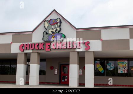 Augusta, GA USA - 07 19 21: Chuck E fromages détail pizza restaurant extérieur gros plan Banque D'Images